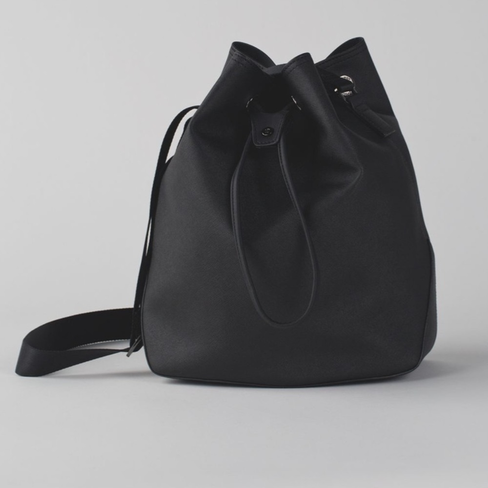 Lululemon Buckets Of Fun Bag BLK